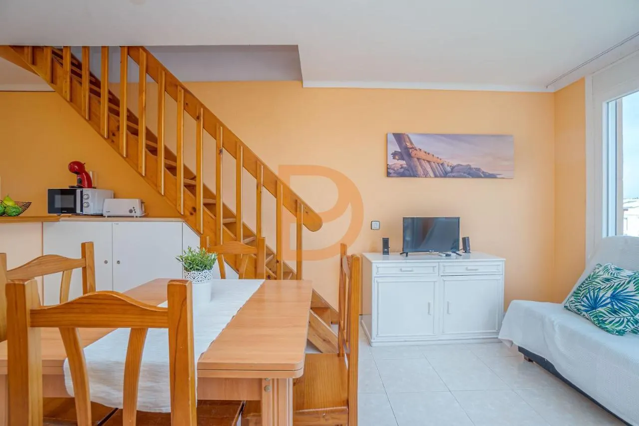 Cozy Apartment In Empuriabrava 5 Minute Walk From The Sea