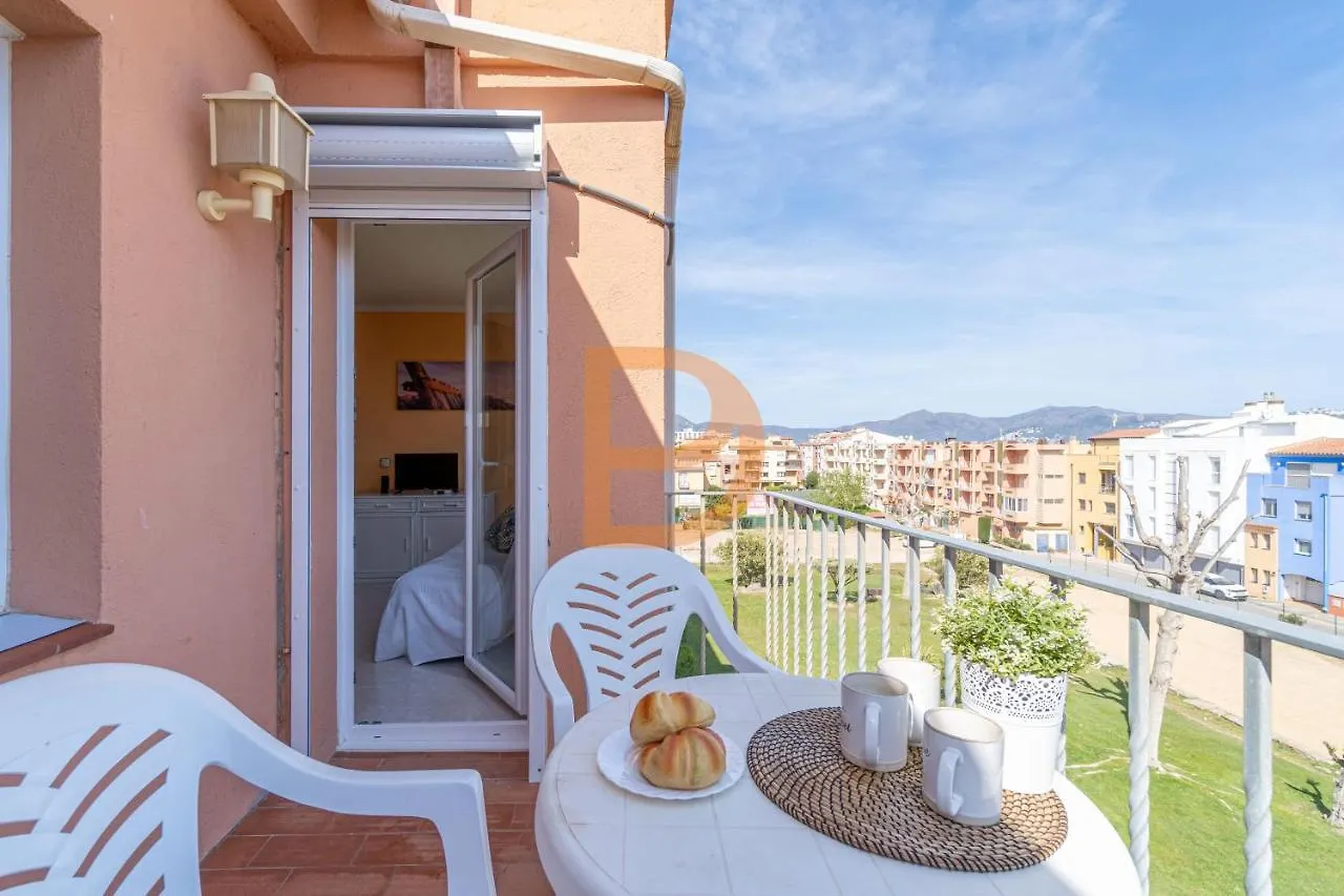 Cozy Apartment In Empuriabrava 5 Minute Walk From The Sea 0*,  스페인