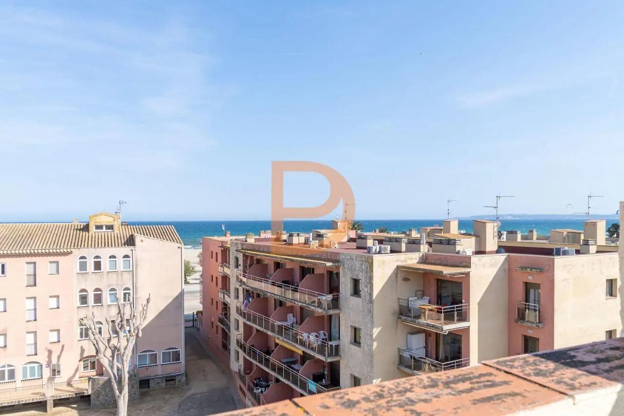 Cozy Apartment In Empuriabrava 5 Minute Walk From The Sea